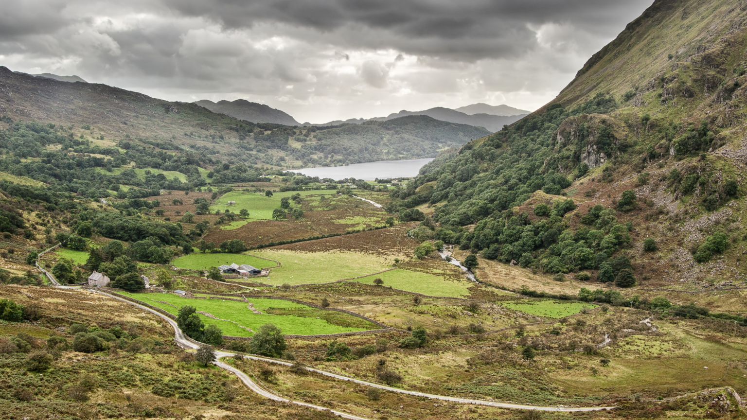 Parciau Cenedlaethol Cymru – Anturiaethau Mawr yn Aros Amdanat