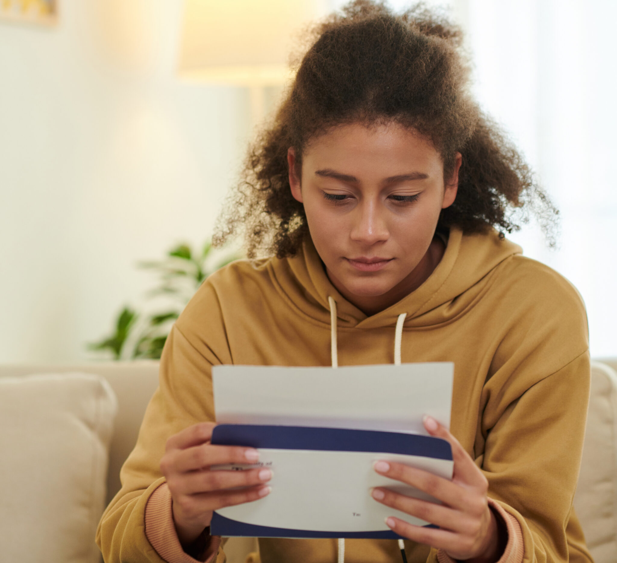 Anxious Girl Opening Acceptance Letter Home Meic anxious-girl-opening-acceptance-letter-home-meic