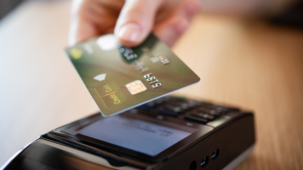 Using contactless payment on a card machine